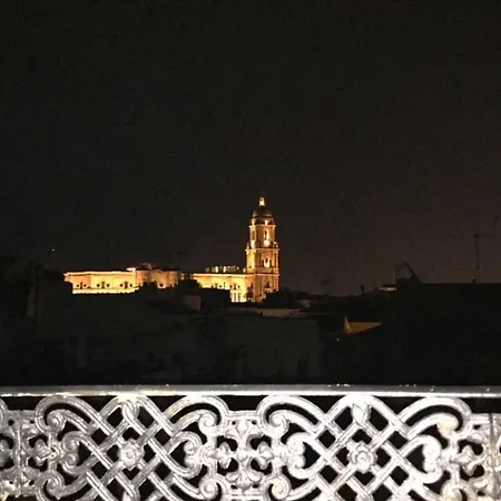 Center Cathedral Views & Free Wifi *